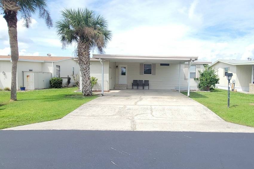 Winter Haven, FL Mobile Home for Sale located at 43 Berna Circle Orange Manor West